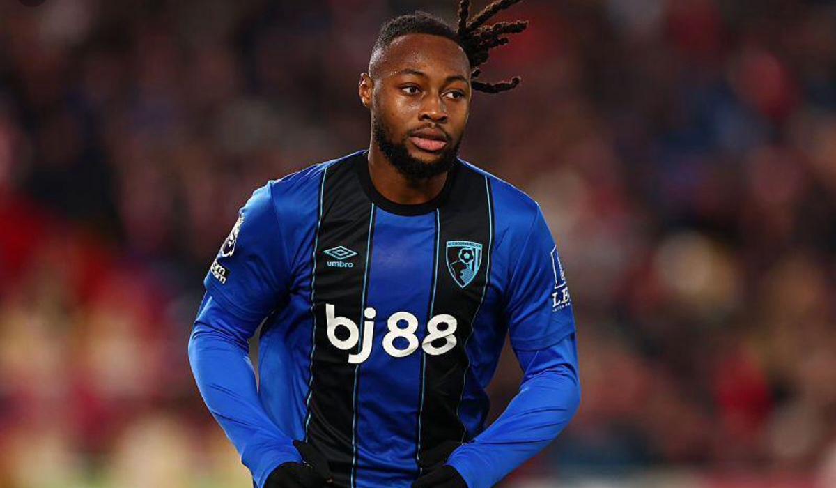 مدرب بورنموث: سيمينيو لا يزال لاعبنا