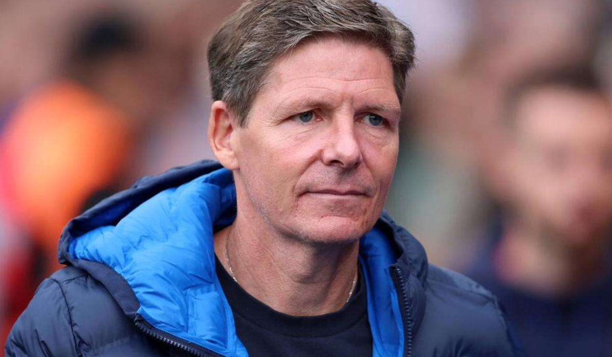 كريستال بالاس يدرس اقالة المدرب 