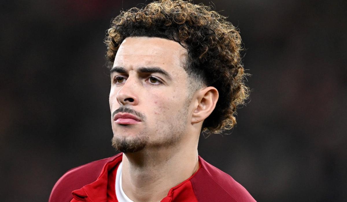 سلوت غير متفاجئ من إهتمام الأندية الأخرى بجونز