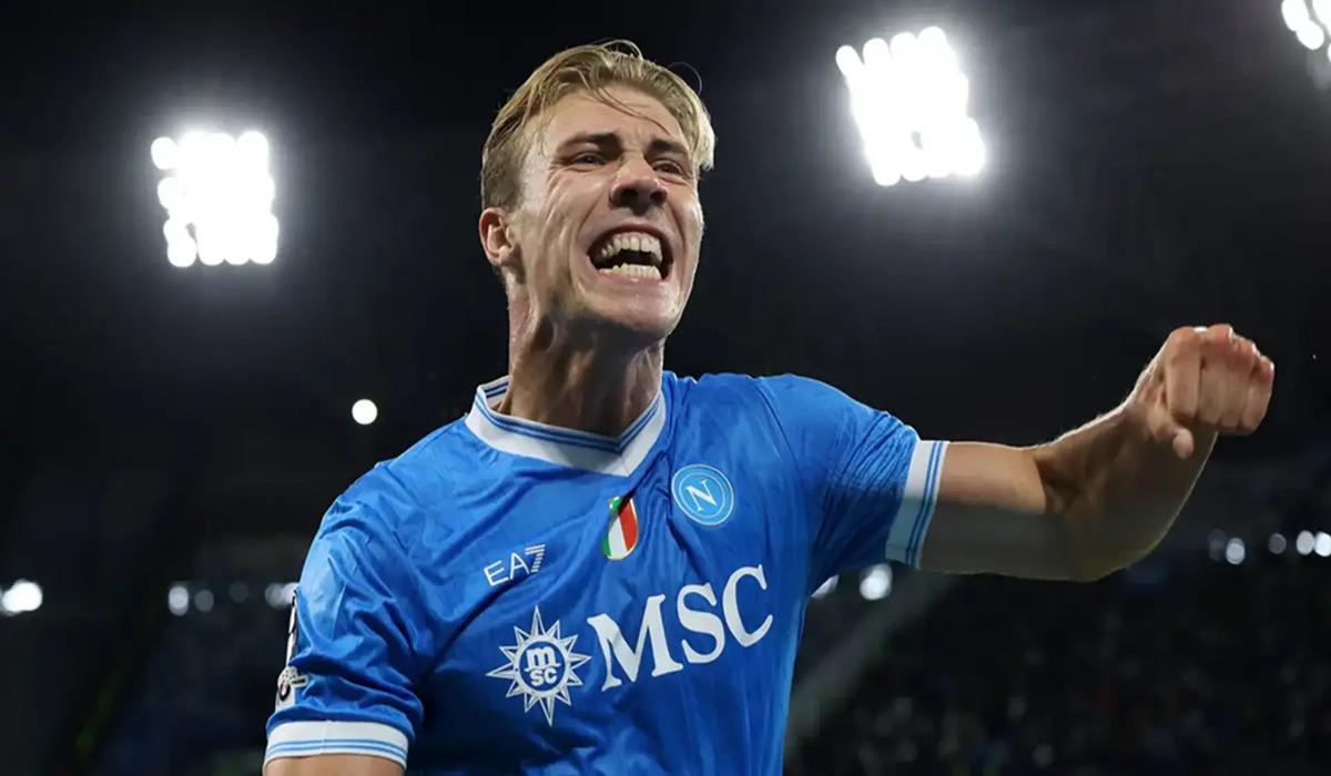 هويلاند مستمر مع نابولي