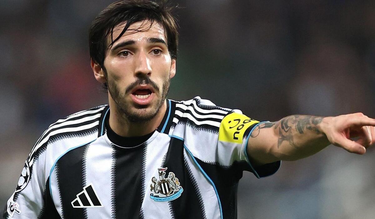 تونالي على رأس أهداف مان يونايتد في الصيف