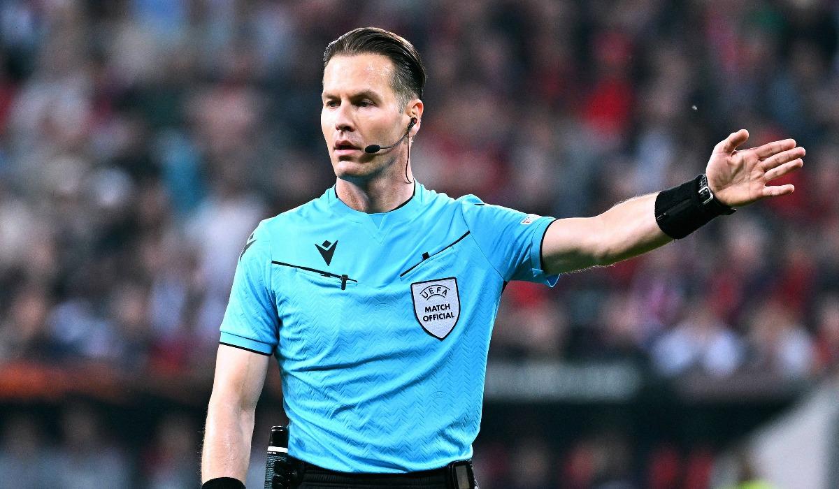 الهولندي ماكيلي حكما لقمة أتلتيكو وآرسنال يوم الأربعاء