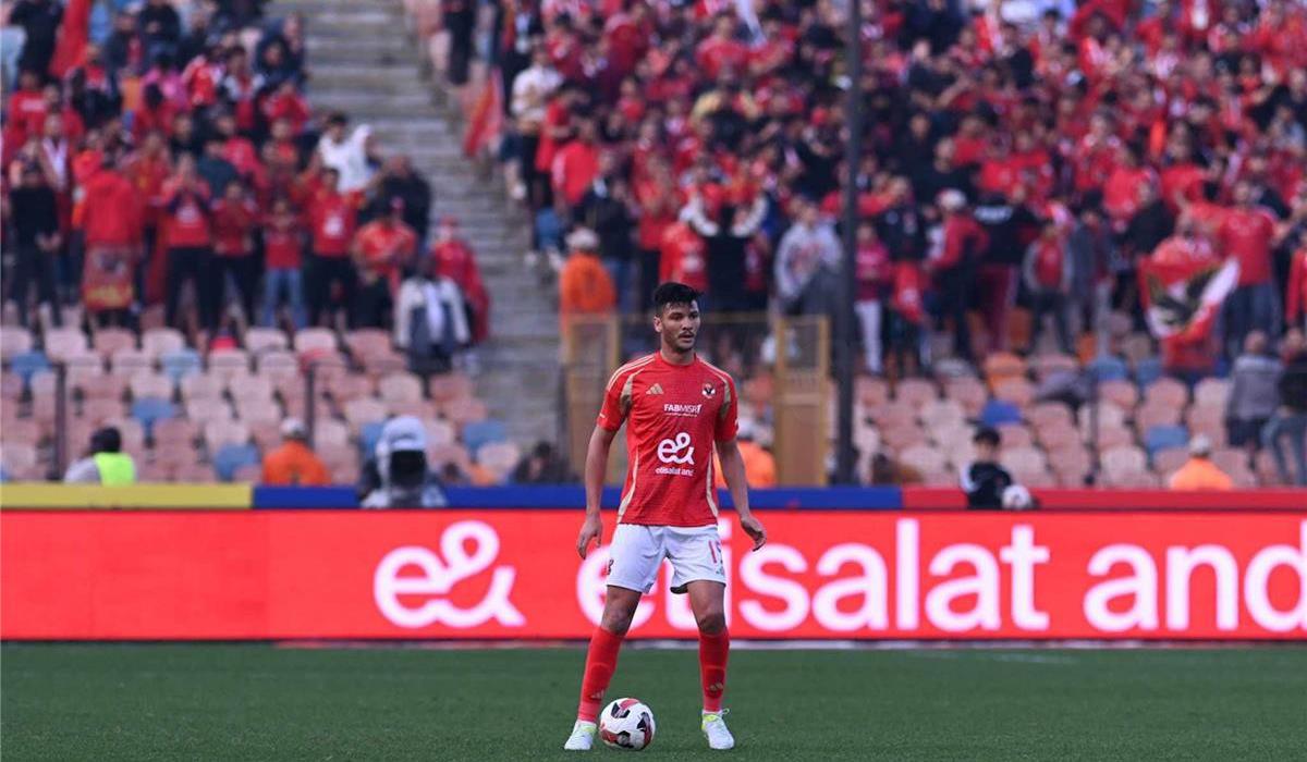 والد أشرف داري يكشف حقيقة دخول نجله في صفقة تبادلية مع الرجاء المغربي