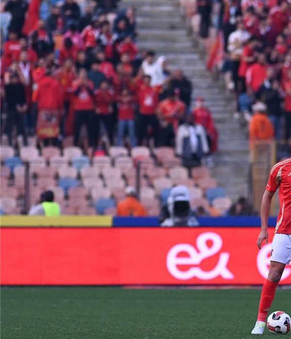 توروب يرفض استمرار أشرف داري داخل الفريق