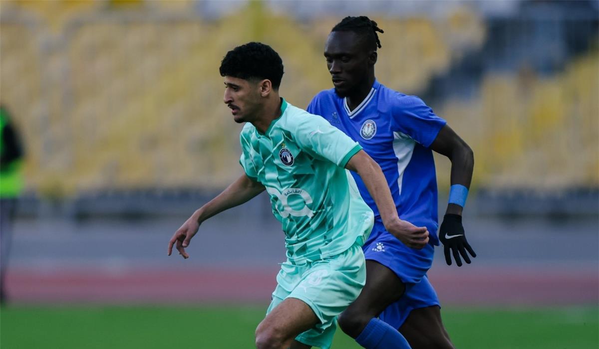 رئيس سموحة يهنىء اللاعبين بعد الفوز على بيراميدز