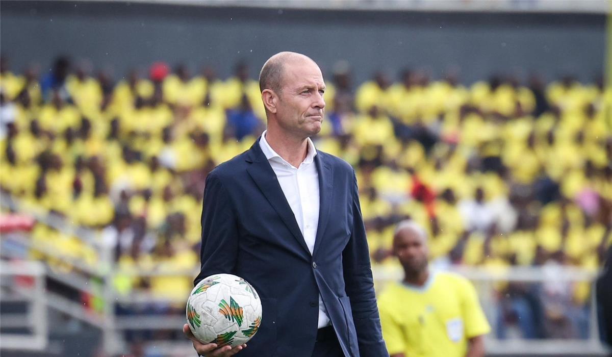 أحمد حسن يهاجم توروب رغم فوز الأهلي على سموحة