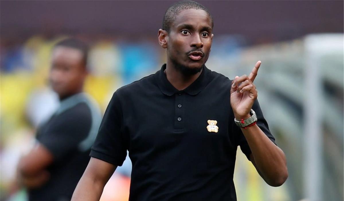 موكوينا يعلن رحيله عن تدريب مولودية الجزائر