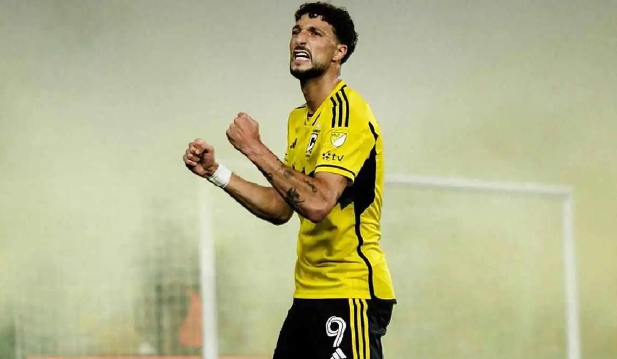 آدم وطني يرد على أنباء اقتراب أبو علي من الأهلي أو بيراميدز