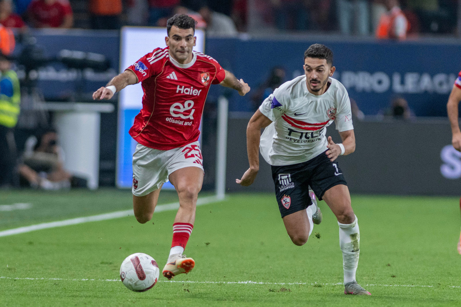 الأهلي يطمئن على جاهزية زيزو وتريزيجيه للقاء الشبيبة