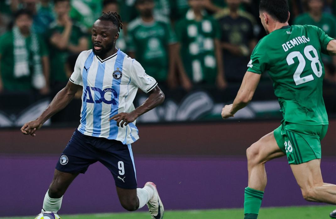 بيراميدز يعلق على مفاوضات الأهلي مع مايلي