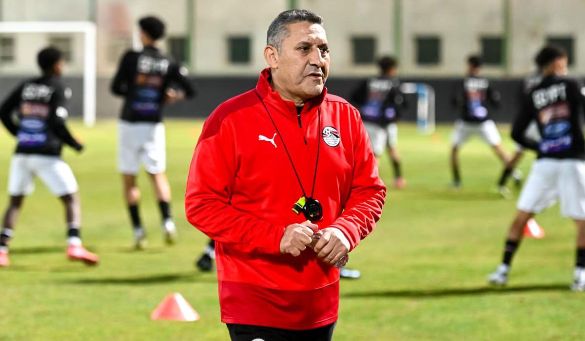 عبد اللطيف يجتمع باتحاد الكرة لرسم خطة إعداد منتخب الناشئين