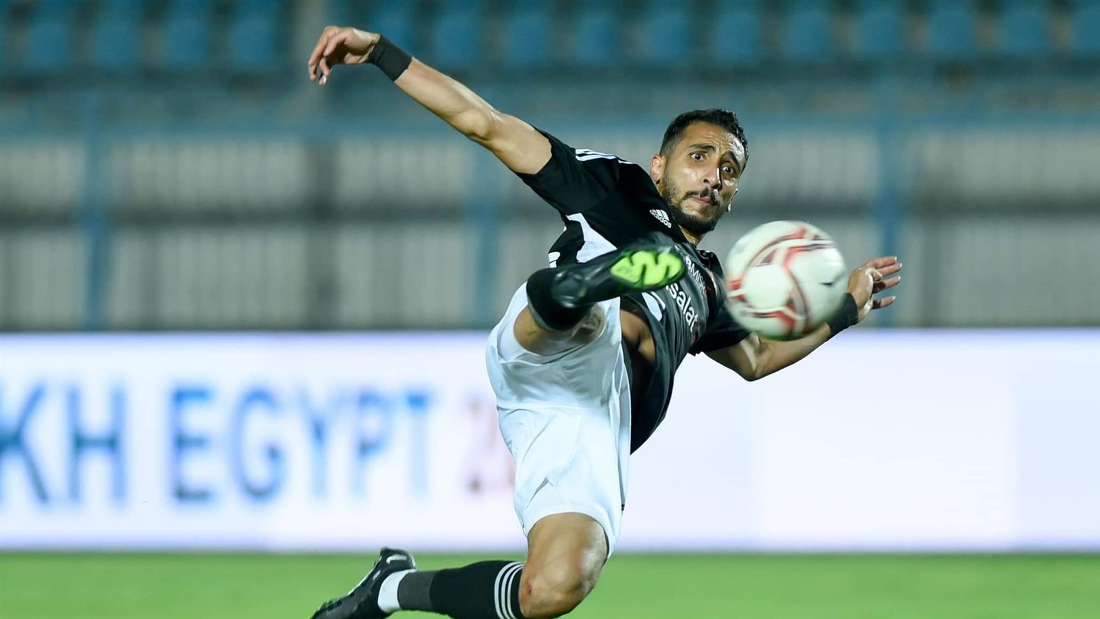 كريم فؤاد يخضع لأشعة على الركبة لتحديد موقفه من مباراة الإمارات