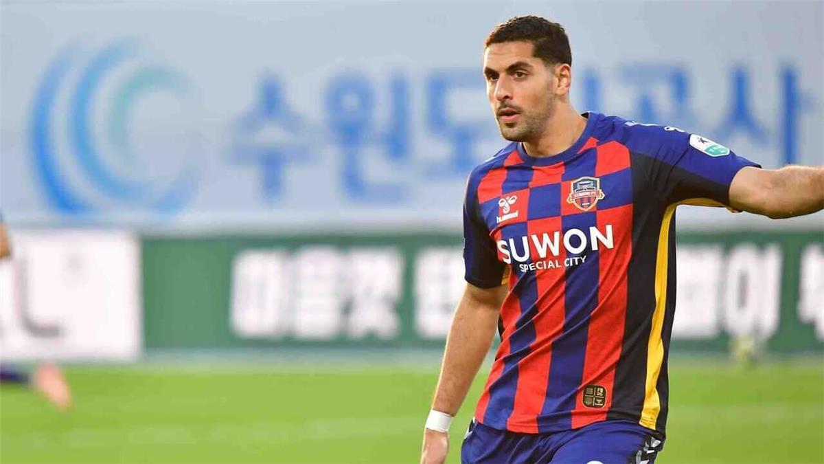 وكيل بابلو الصباغ ينفي وجود عرض من الأهلي لضم اللاعب