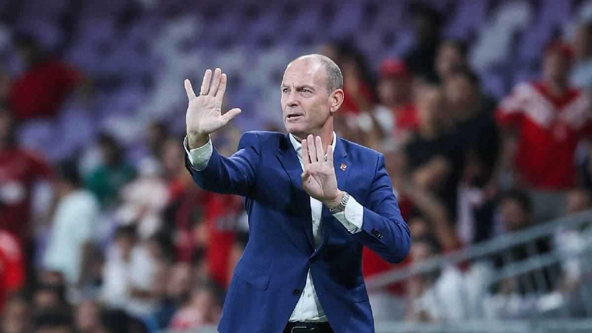 تقارير: توروب يطلب رحيل 3 لاعبين في يناير