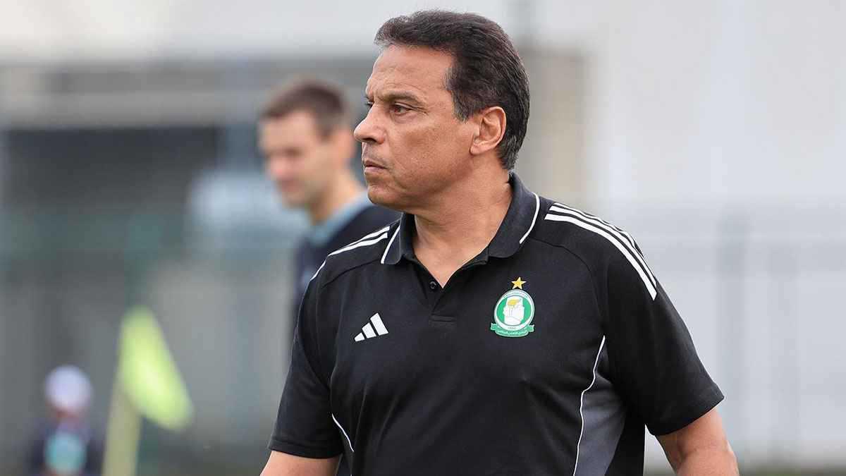 حسام البدري يعلن إستمراره مع أهلي طرابلس في الموسم الجديد