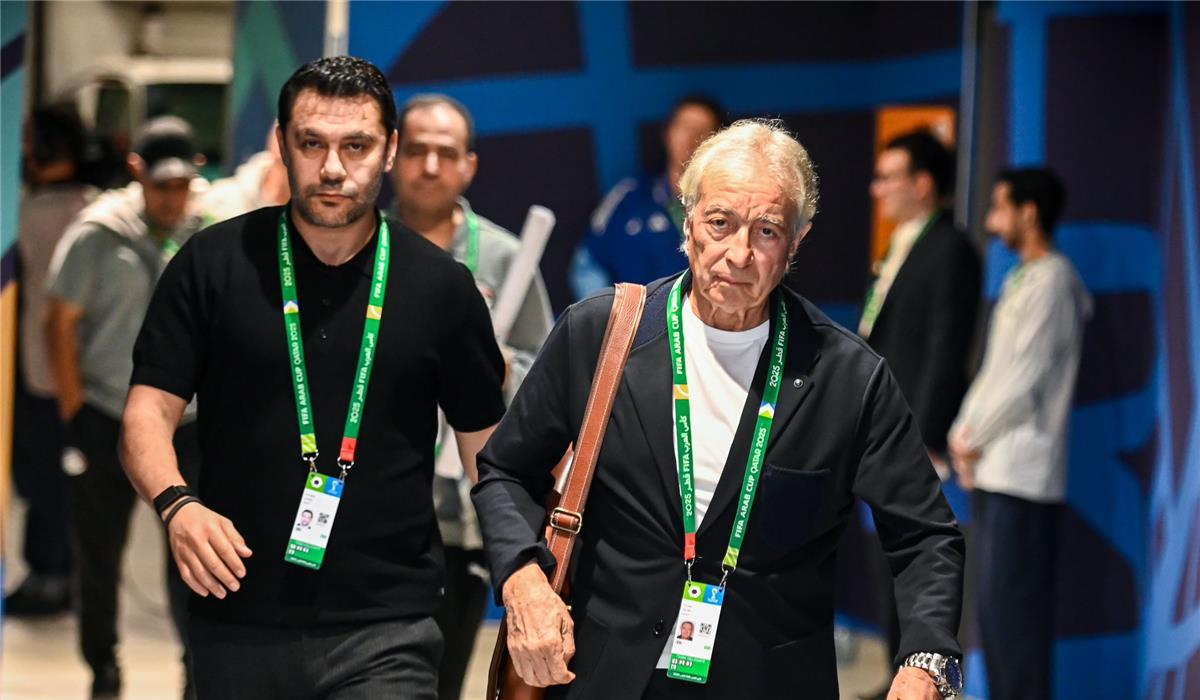 أحمد حسن يرد على تدخلاته الفنية مع المنتخب: لست دكتورا أو مهندسا