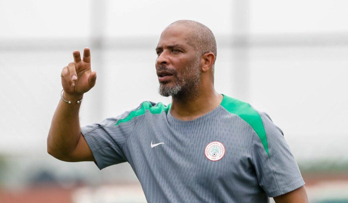 مدرب نيجيريا: مصر ضمن المرشحين للتتويج باللقب الأفريقي