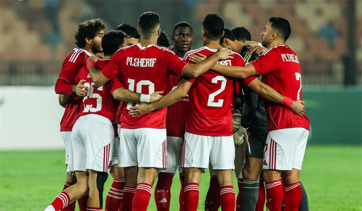 جراديشار، شريف وطاهر على رأس قائمة الأهلي لمواجهة الإتصالات