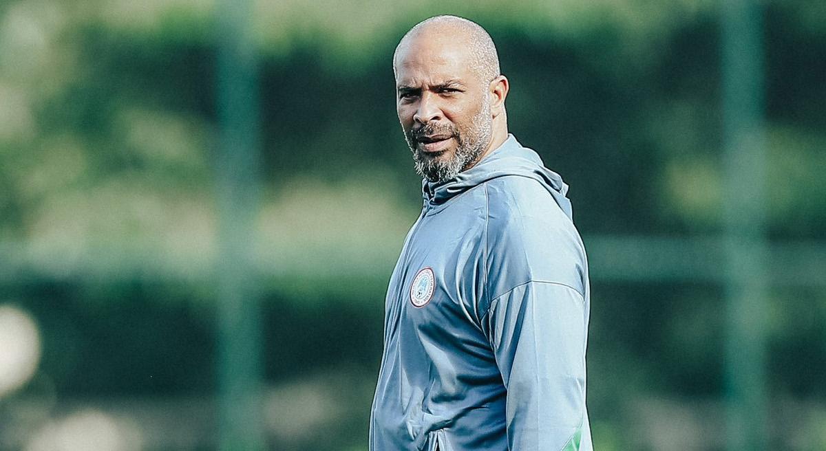 مدرب نيجيريا: نحن هنا من أجل المنافسة على اللقب