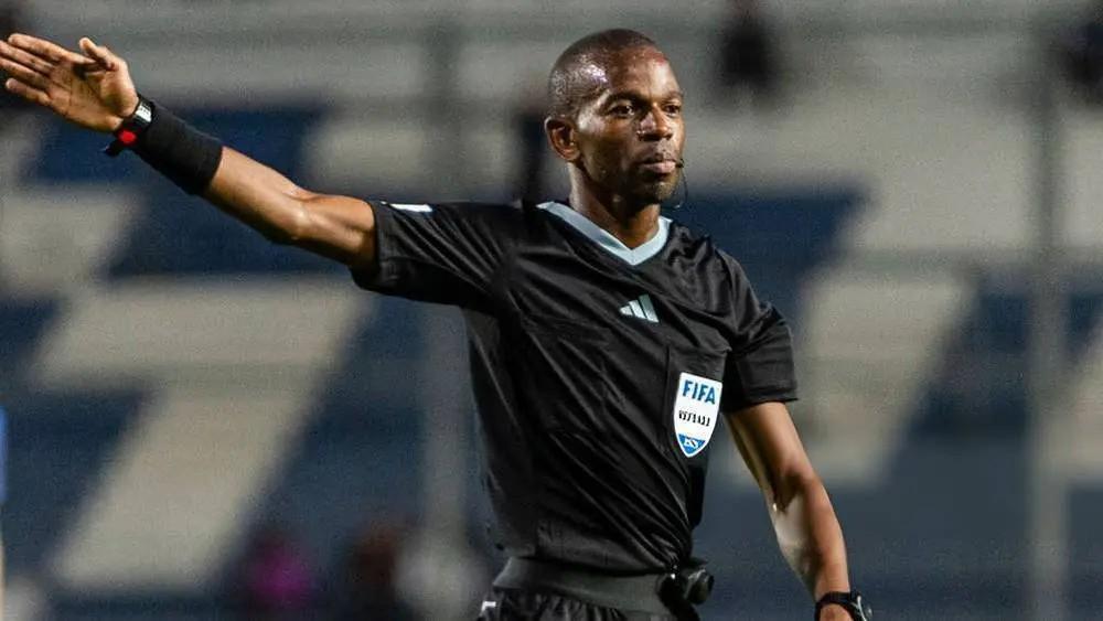 الحكم السنغالي عيسى سي يدير لقاء الجزائر ونيجيريا