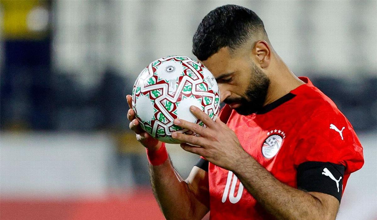 منتخب مصر يوضح حقيقة إعتزال محمد صلاح دوليا