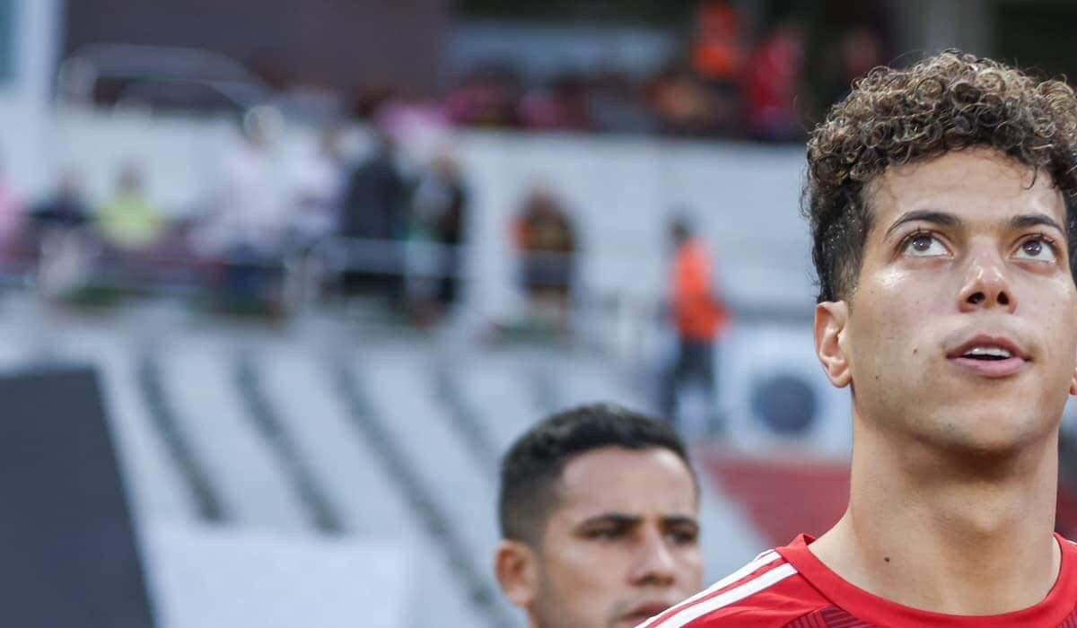 إمام عاشور يوضح سبب عدم سفره مع بعثة الأهلي لتنزانيا