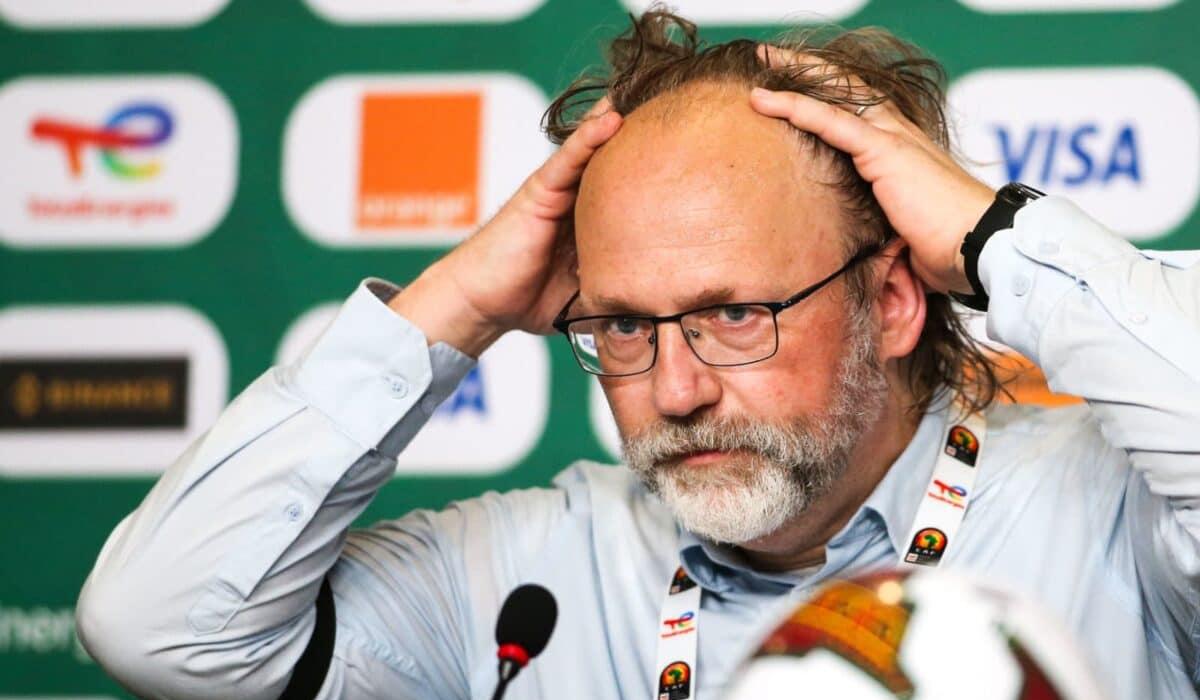 توم سينتفيت ينفي إستقالته من تدريب منتخب مالي