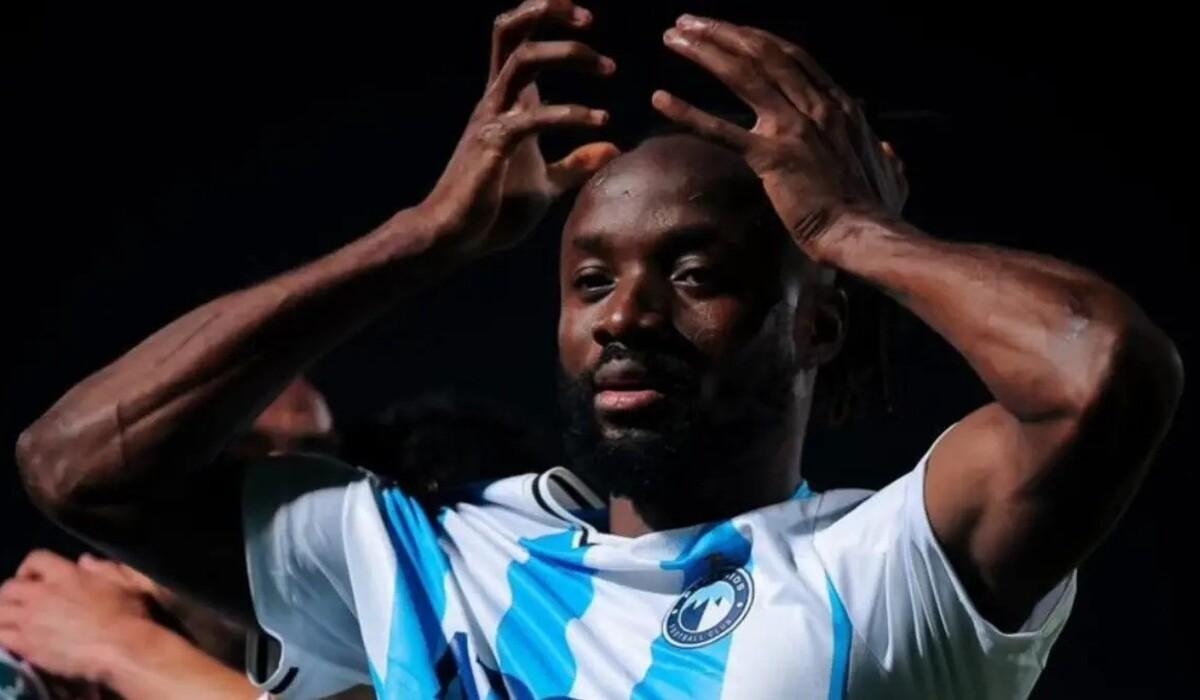 تقارير: الأهلي لا يفكر في ضم فيستون ماييلي