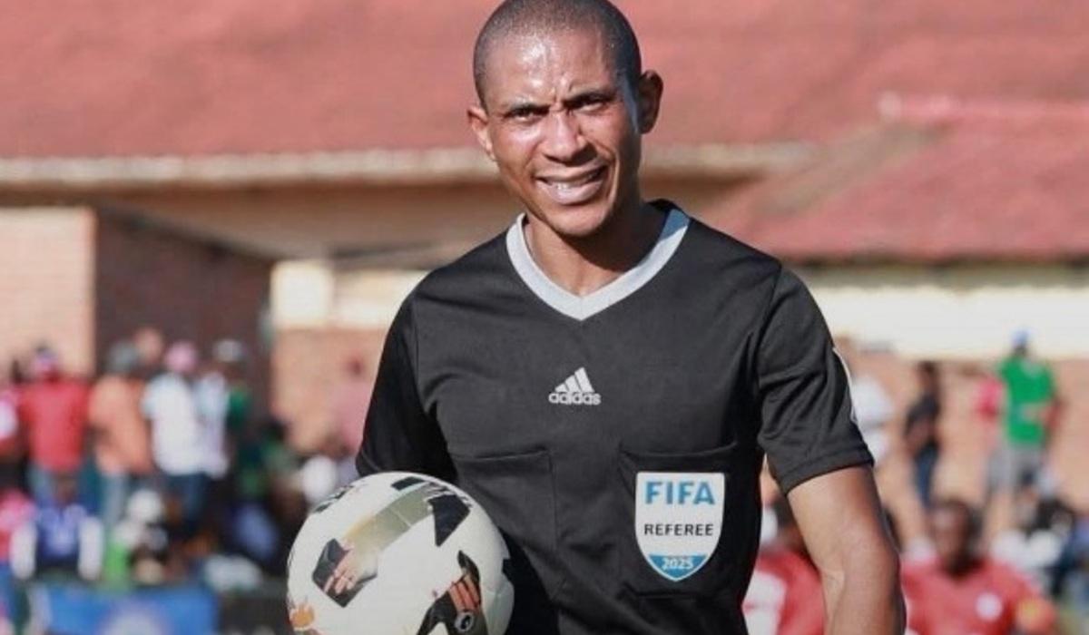 الكاف يعلن طاقم حكام مباراة المصري وشباب بلوزداد