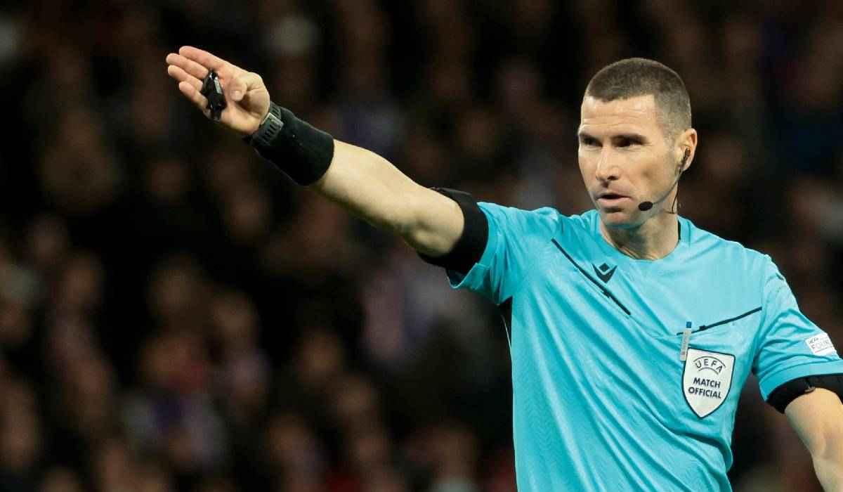 طاقم حكام بلغاري يدير ودية مصر وإسبانيا