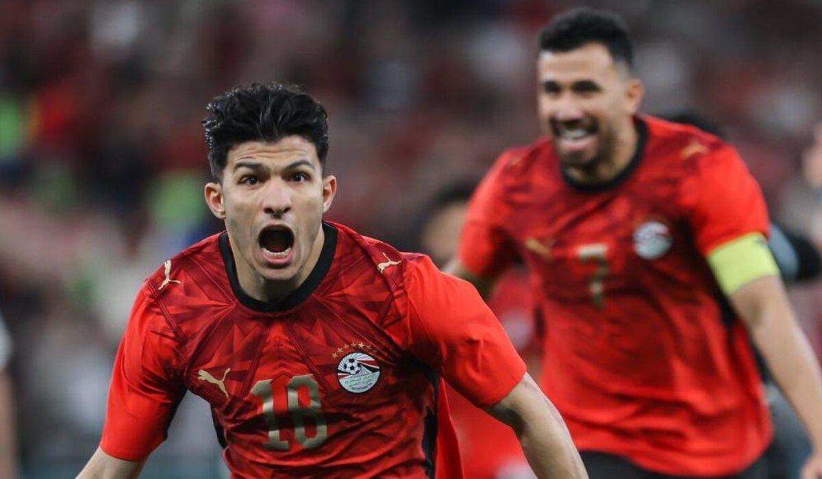 قلق في سيراميكا بعد إصابة إسلام عيسى في ودية مصر وإسبانيا