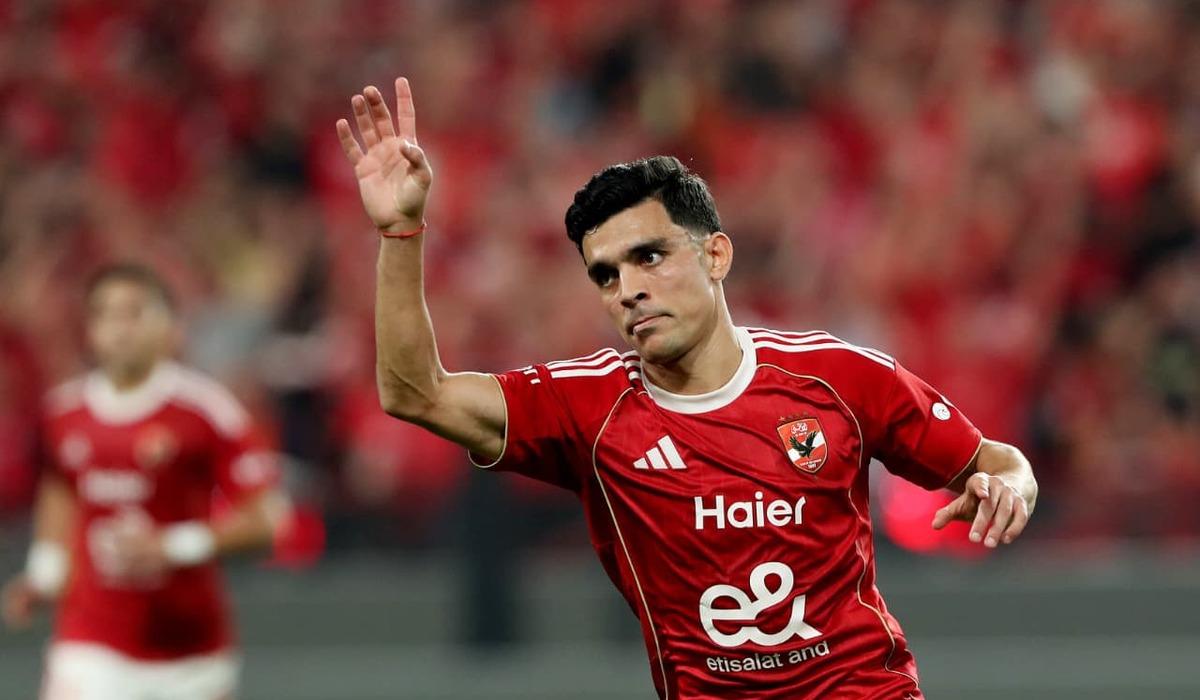 الأهلي يفتح الباب لرحيل بنشرقي في الصيف
