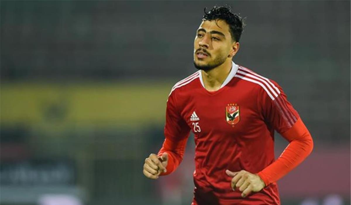 أكرم توفيق أحد الأسماء المطروحة لتعويض رحيل ديانج في الأهلي