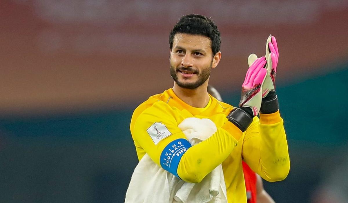 الأهلي يتظلم اليوم ضد عقوبة محمد الشناوي