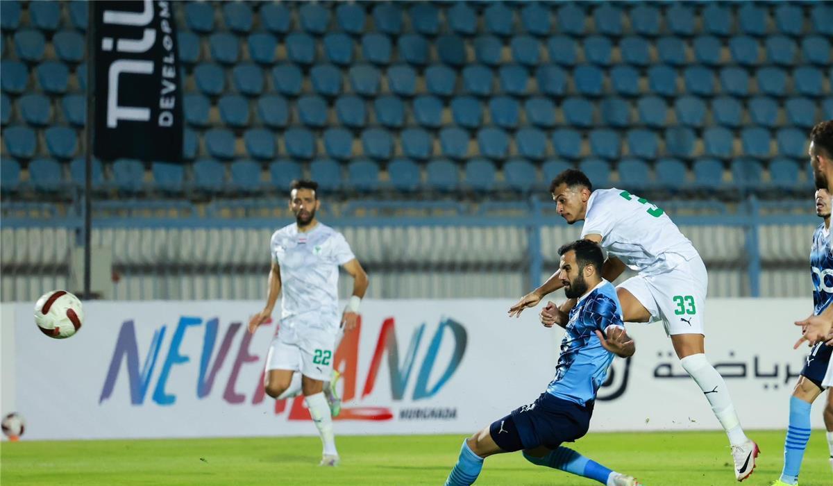 بيراميدز يعاقب اللاعبين والجهاز الفني ماليا بعد التعادل مع المصري