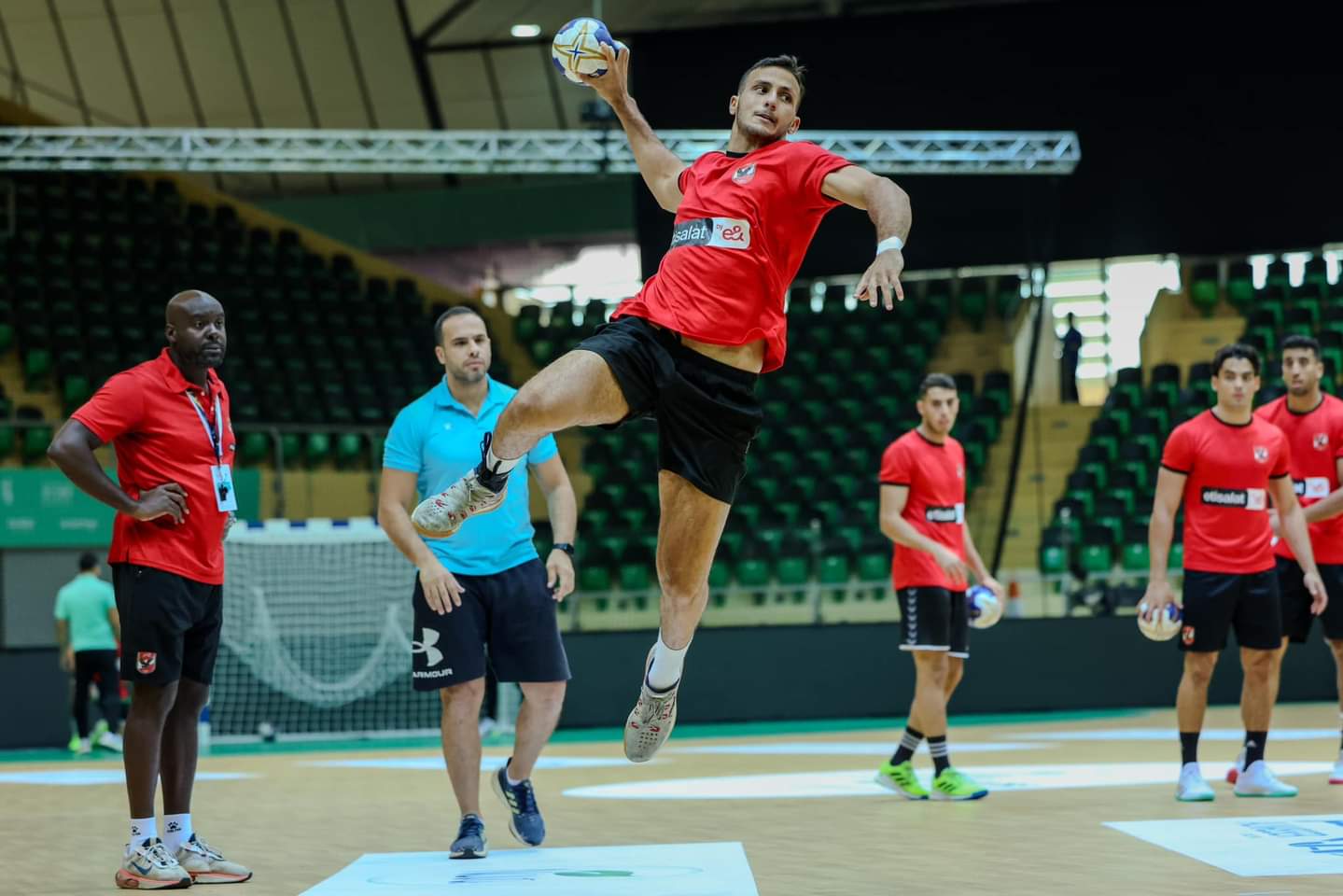 تعرف على قائمتي الأهلي وسموحة لنهائي كأس السوبر لكرة اليد