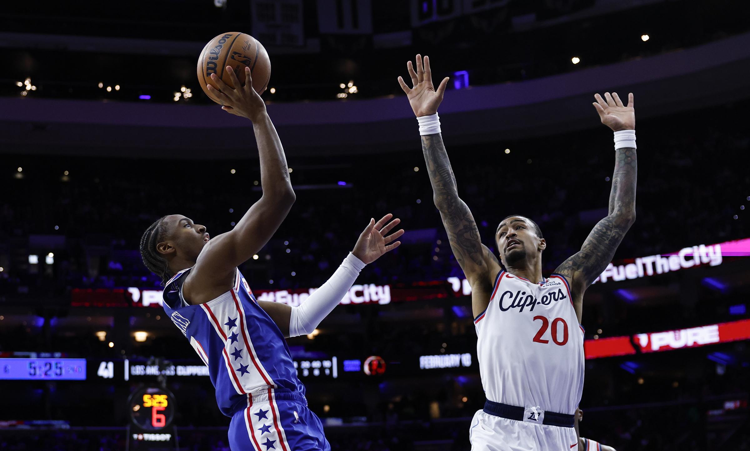 تألق النجوم يقود الستة الكبار لانتصارات مثيرة في الـNBA | شاهد