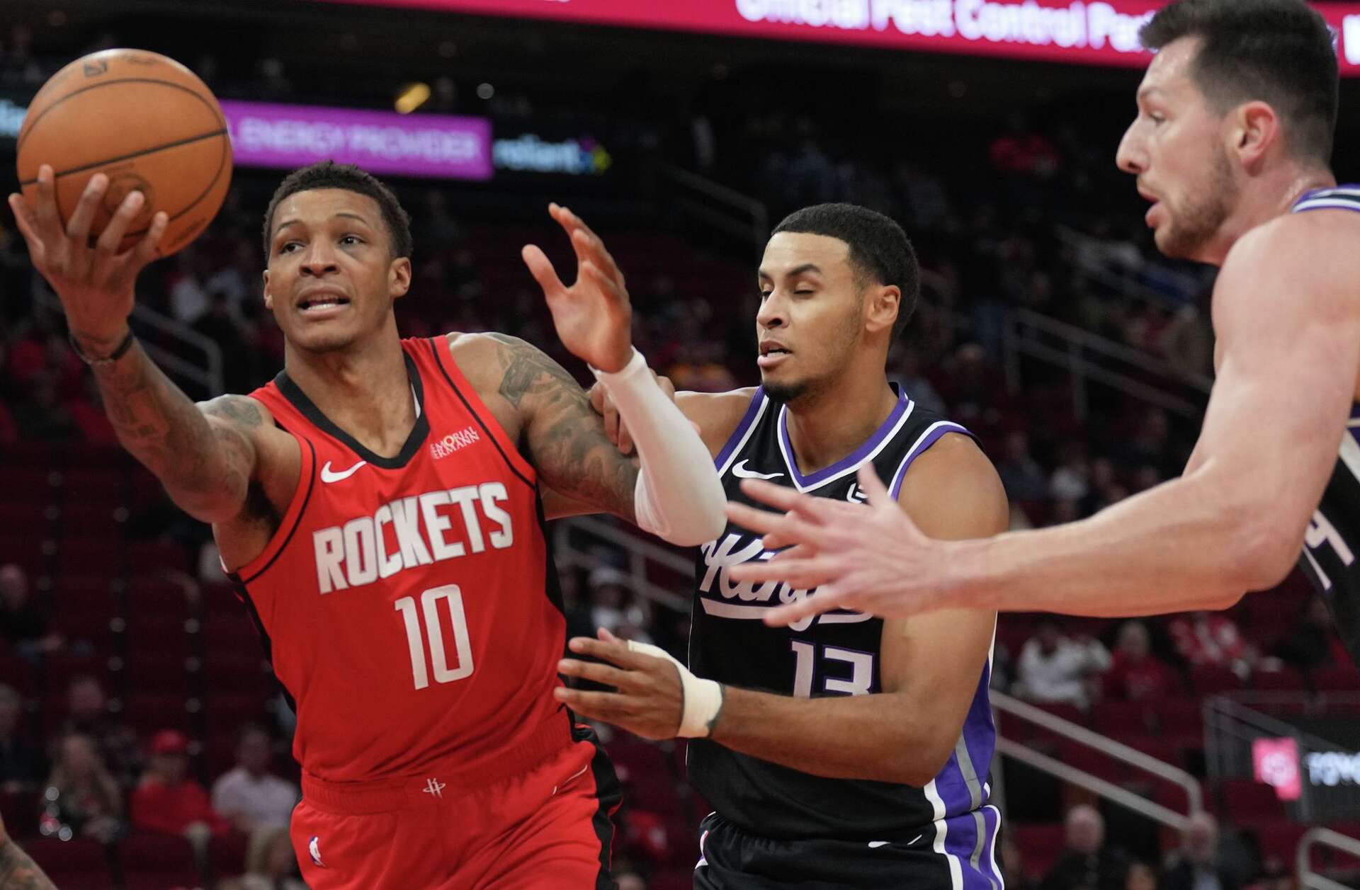 دورانت وسينجون يقودان هيوستن لاكتساح كينغز 121-95 وتعافي سريع بعد خسارة يوتا | شاهد