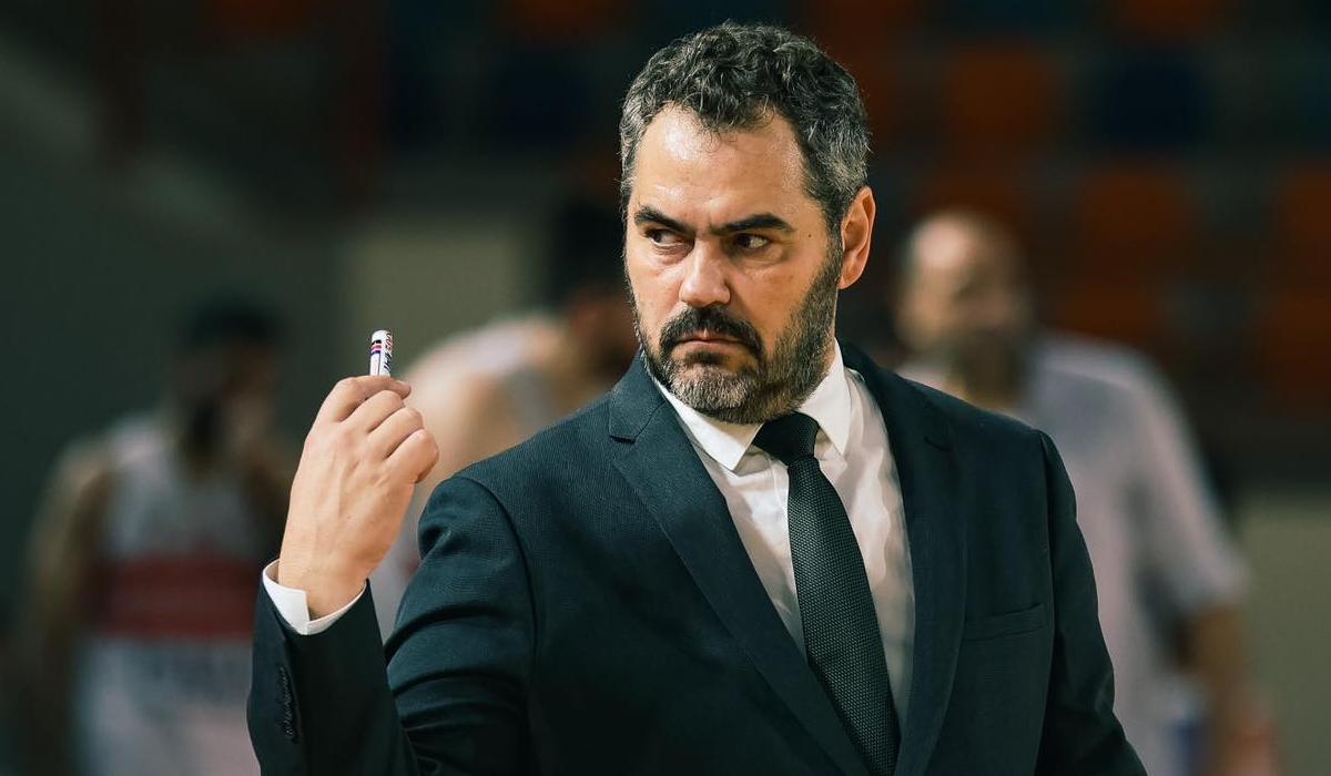 اتحاد السلة يدخل في مفاوضات متقدمة مع أجوستي بوش لقيادة المنتخب