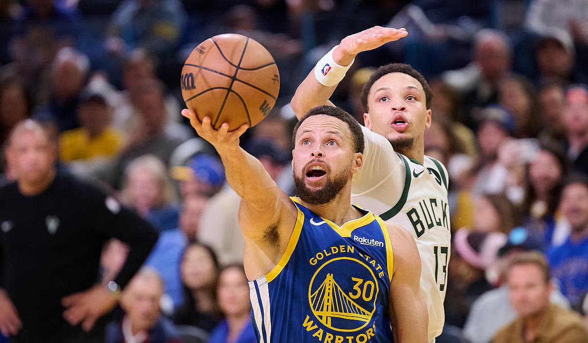 كيري يتألق واريورز يكتسح كينجز بانتصار عريض في الدوري السلة الأمريكي | شاهد