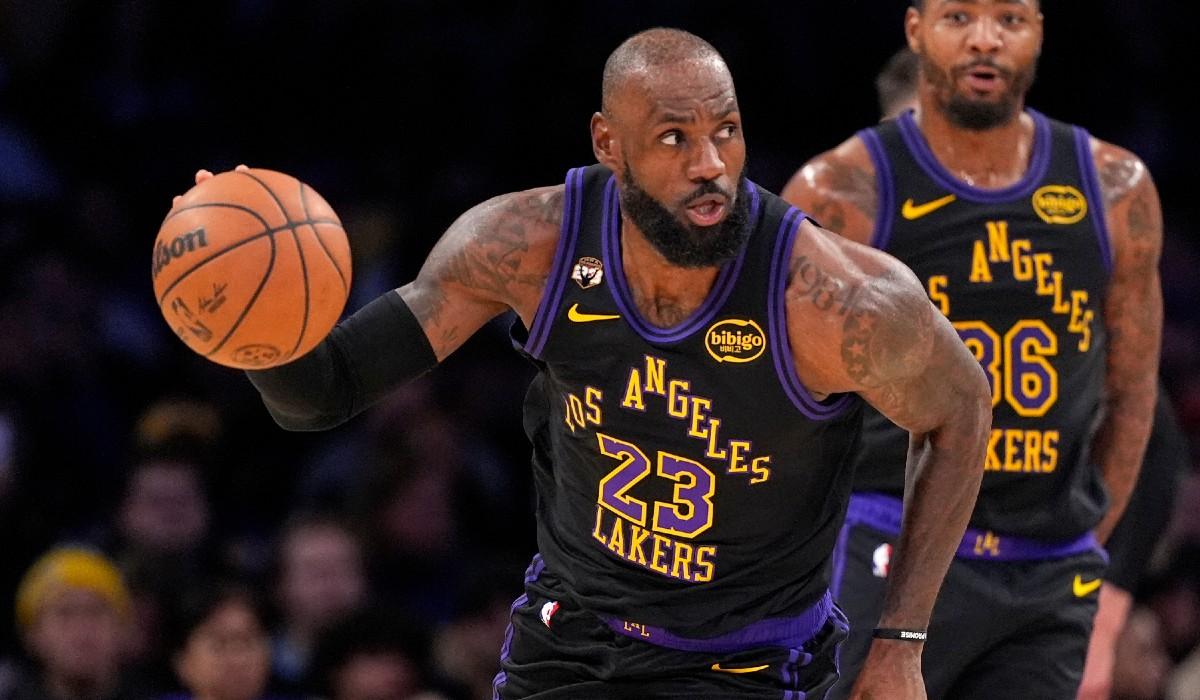 ليكرز يشتعل في الـNBA ويكتسح هوكس بأعلى حصيلة من النقاط هذا الموسم | شاهد