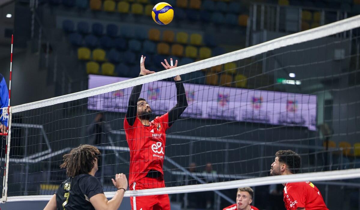 الأهلي يهزم بتورجيت، ويلاقي الزمالك غدا لحسم لقب سوبر الطائرة