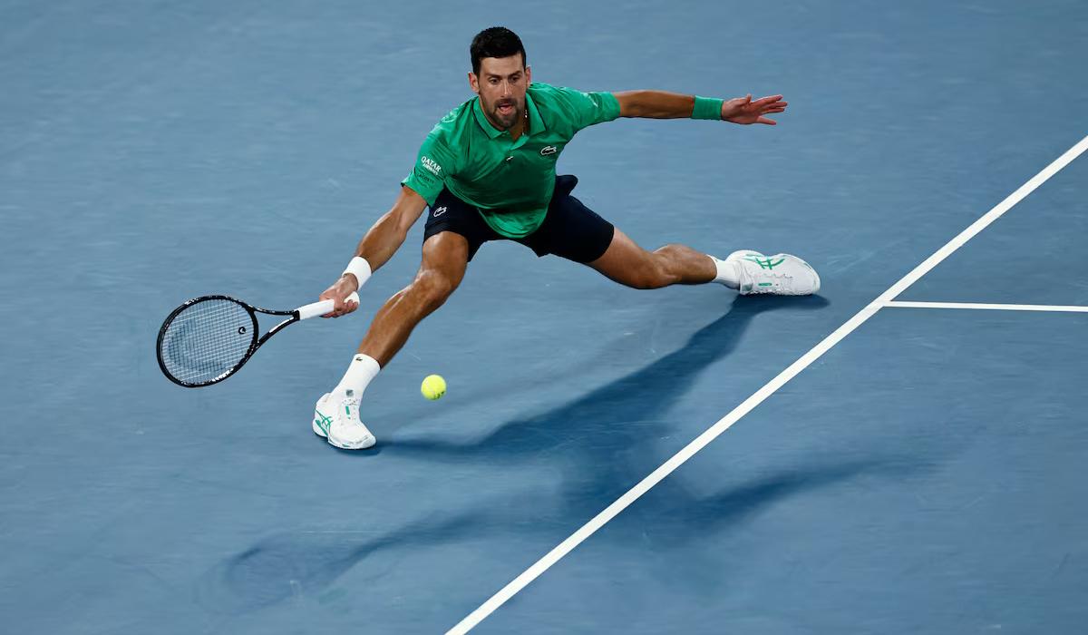 ديوكوفيتش يبدأ مشواره في أستراليا المفتوحة بالفوز التاريخي رقم 100 | شاهد