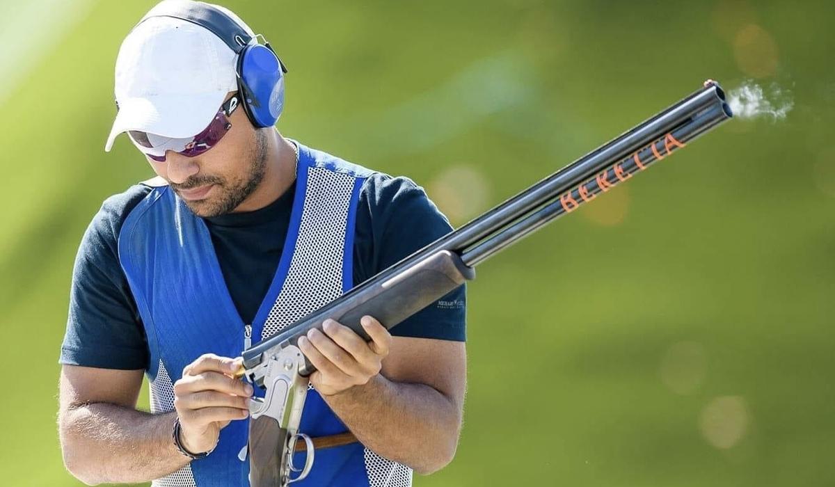 عزمي محيلبة يتفوق على أبطال العالم ويحصد فضية بطولة أبوظبي للرماية