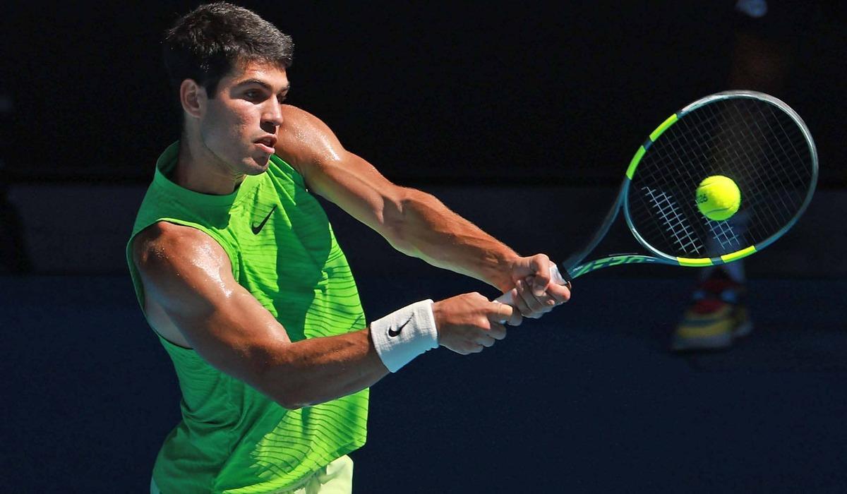 ألكاراز يعبر زفيريف في مباراة ماراثونية ويتأهل لنهائي أستراليا المفتوحة | بالفيديو