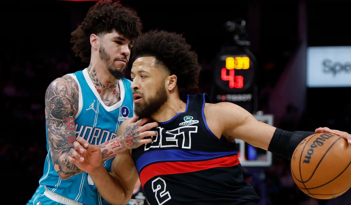 كانينجهام يقود ديترويت لإنهاء سلسلة انتصارات تشارلوت في دوري السلة الأمريكي | شاهد