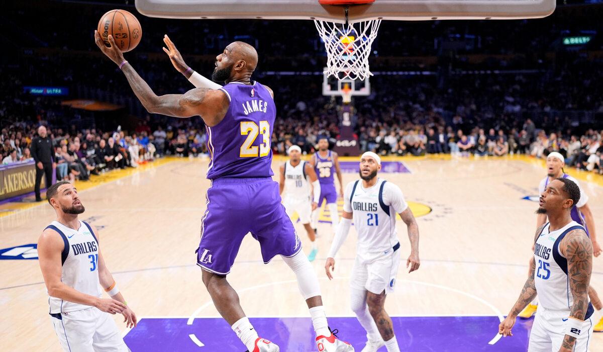 ليبرون جيمس يدخل التاريخ كأكبر لاعب يحقق تريبل دابل في تاريخ الNBA | شاهد