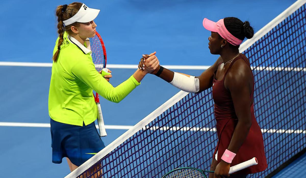 مفاجآت مدوية في قطر المفتوحة للتنس... مبوكو تطيح بريباكينا وساكاري تسقط شفيونتيك | بالفيديو