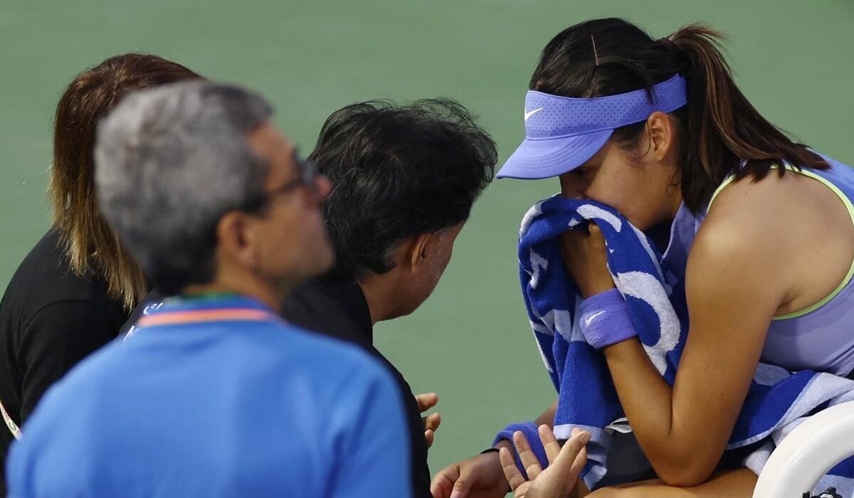 الإصابة تحرم رادوكانو من الاستمرار في منافسات دبي للتنس | شاهد