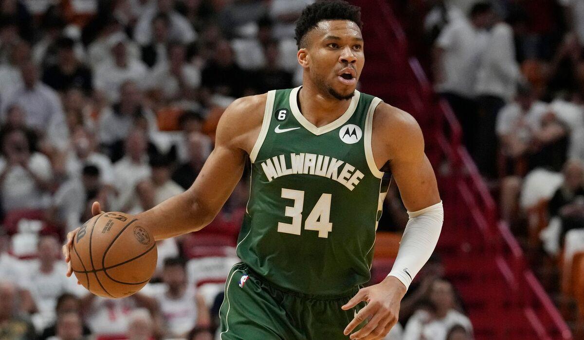 NBA... أنتيتوكونمبو يعود إلى صفوف ميلووكي باكس بعد غياب 15 مباراة | شاهد